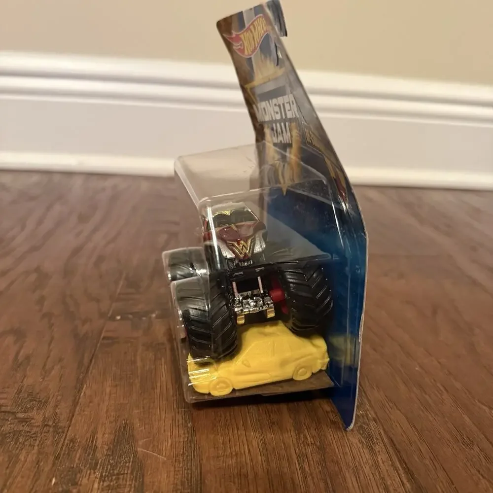 Hot Wheels Monster Jam 1:64 Diecast Truck Wonder Woman 2018